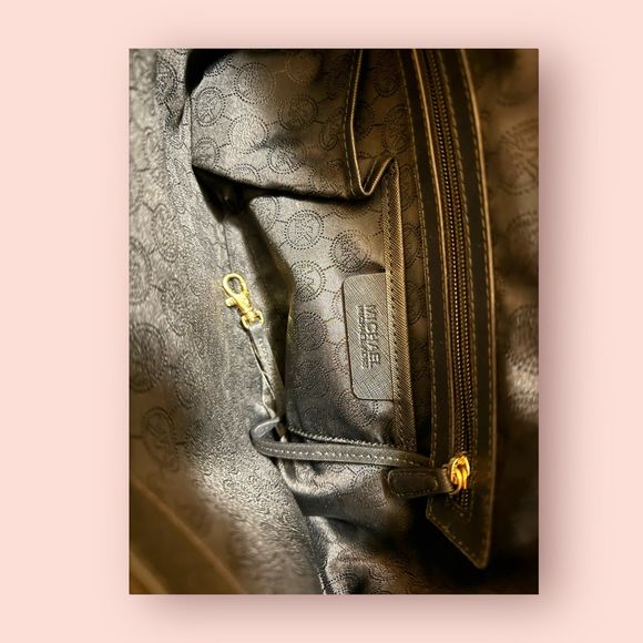 Michael Michael Kors Jet Set‎ Multifunction Pocket Tote - Picture 7 of 9